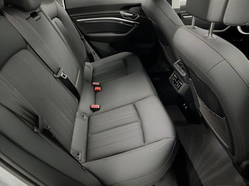 Used 2022 Audi e-tron Premium Plus w/ Premium Plus Package image 29