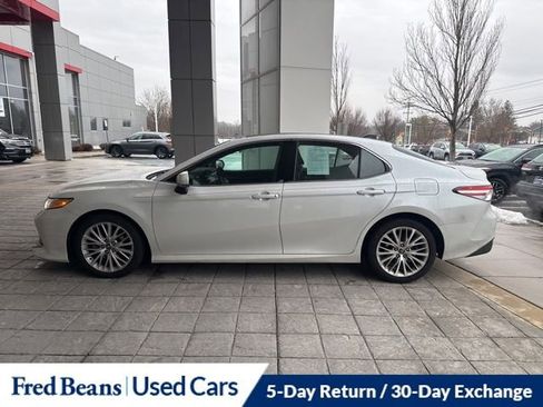 Used 2018 Toyota Camry XLE image 15