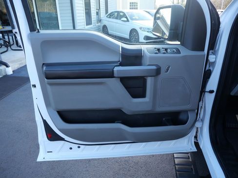 Used 2018 Ford F150 XLT image 14