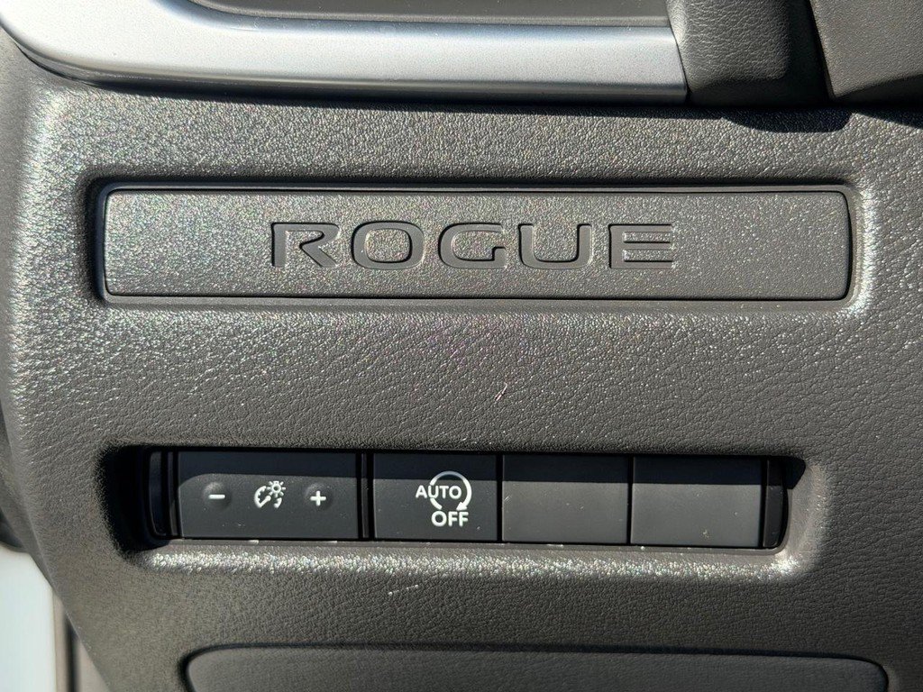 Used 2024 Nissan Rogue S FWD image 31