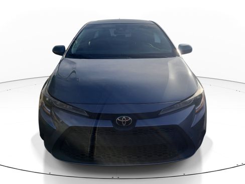 Used 2022 Toyota Corolla LE FWD image 2