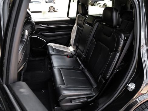 Used 2022 Jeep Grand Cherokee L Limited RWD image 49