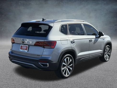 Used 2022 Volkswagen Taos SE image 3
