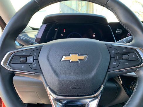 Used 2025 Chevrolet Trax LT w/ LT Convenience Package FWD image 27