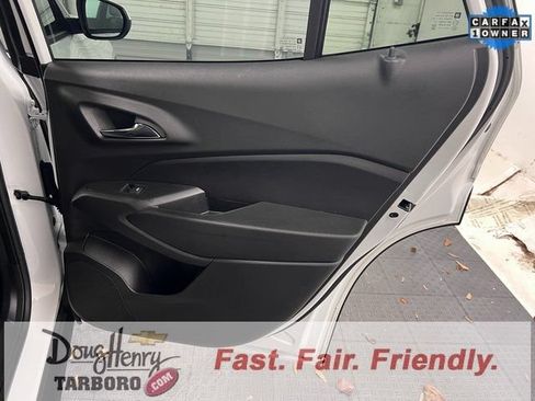 Used 2025 Chevrolet Trax LT FWD image 35