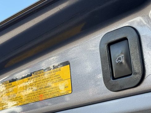 Used 2015 Toyota Sienna XLE Premium FWD image 19