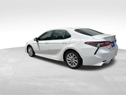 Used 2023 Toyota Camry SE FWD image 3