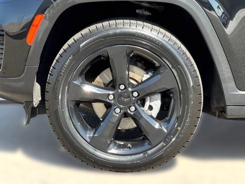Used 2023 Jeep Grand Cherokee Altitude AWD/4WD image 11