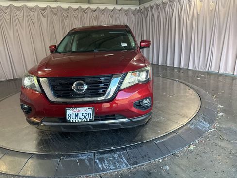 Used 2018 Nissan Pathfinder Platinum image 2