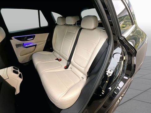 Used 2025 Mercedes-Benz GLC 300 image 19