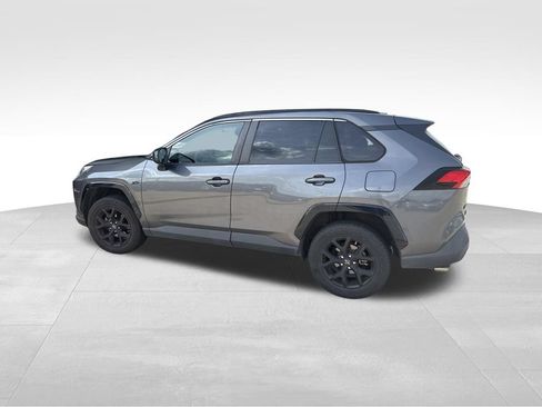 Used 2021 Toyota RAV4 LE FWD image 2