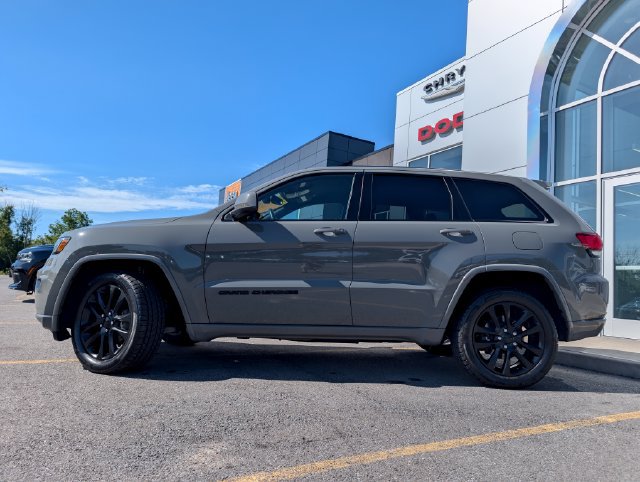 Used 2020 Jeep Grand Cherokee Altitude AWD/4WD image 8