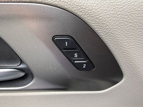 Used 2022 Chrysler Pacifica Touring-L FWD image 12