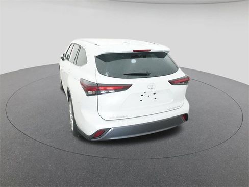 New 2026 Toyota Highlander Limited image 6