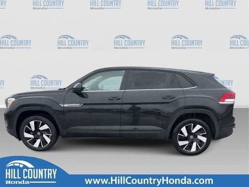 Used 2024 Volkswagen Atlas Cross Sport SE FWD image 3