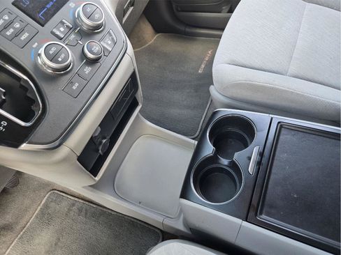 Used 2018 Toyota Sienna LE FWD image 18