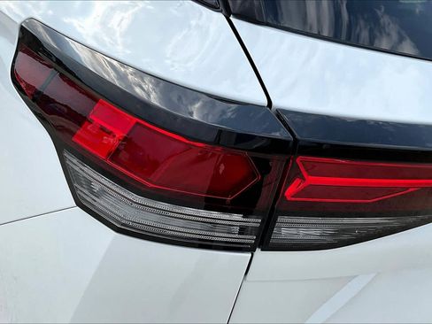 New 2026 Volkswagen Tiguan SE R-Line FWD image 14