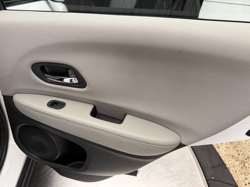 Used 2016 Honda HR-V LX image 22