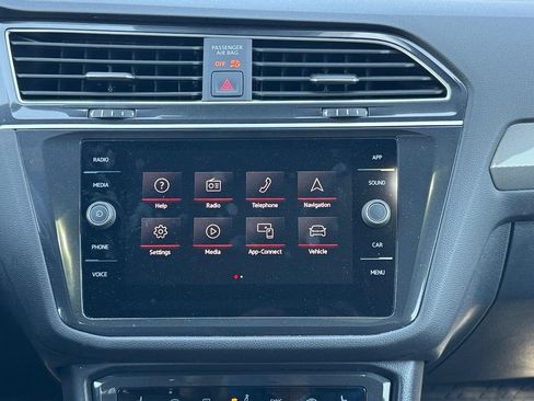 Used 2024 Volkswagen Tiguan SE R-Line w/ MDO Package, Two-Row AWD/4WD image 15