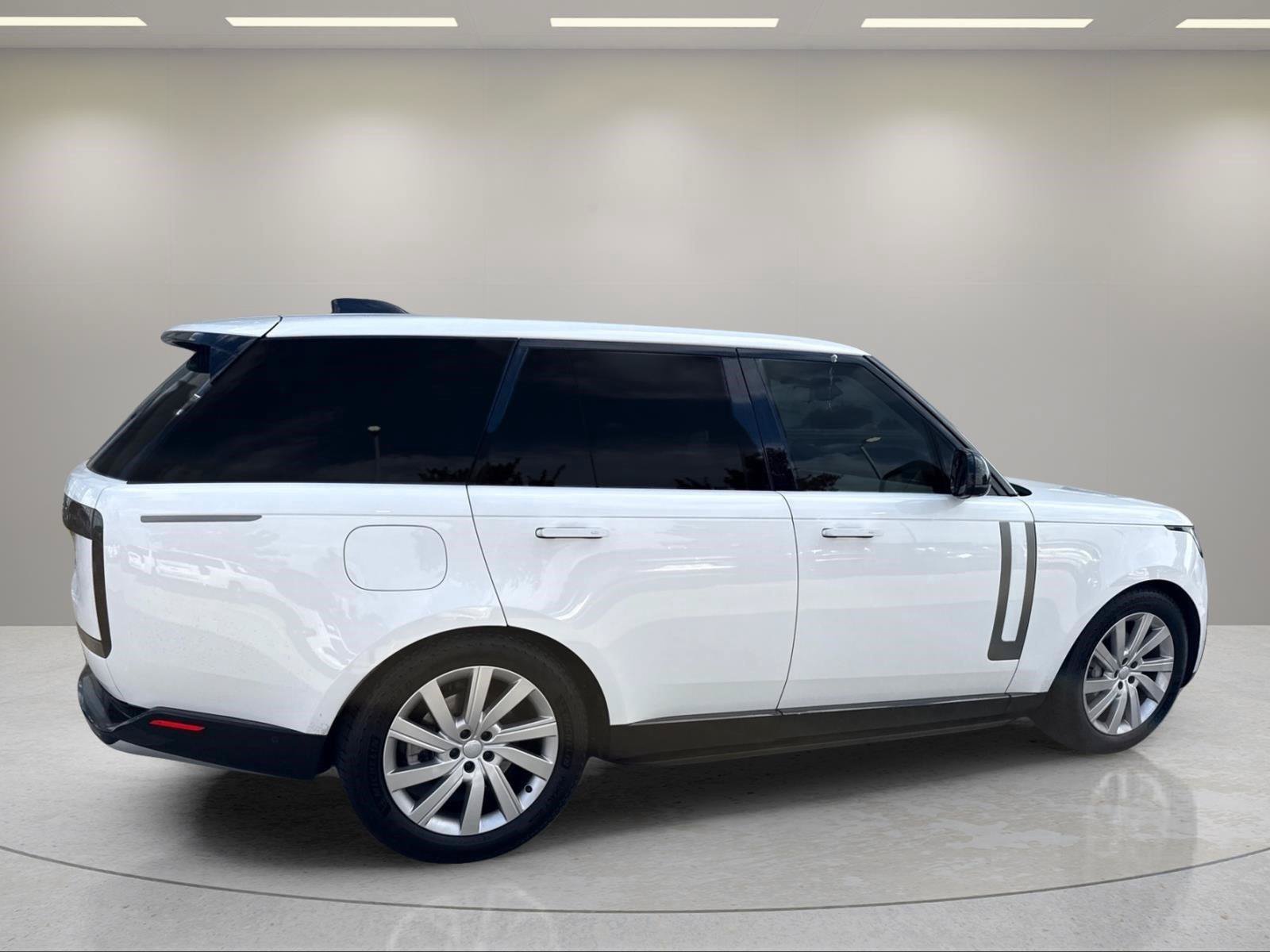 Used 2024 Land Rover Range Rover SE AWD/4WD image 16