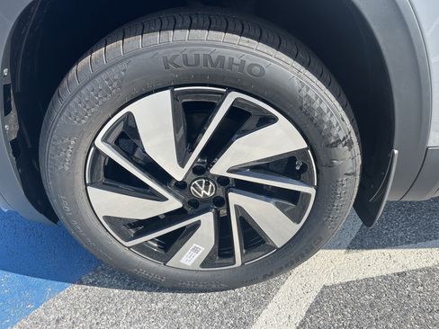 New 2026 Volkswagen Atlas SE image 9