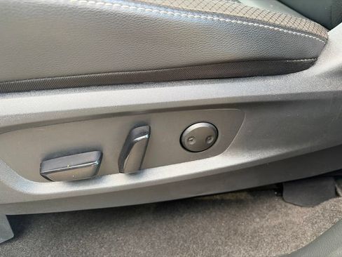 Used 2025 Nissan Pathfinder SL AWD/4WD image 21