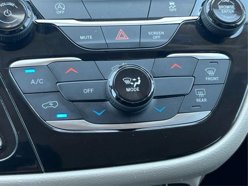 Used 2023 Chrysler Voyager LX FWD image 37