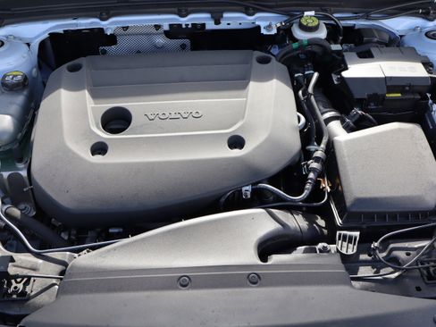 Used 2025 Volvo XC40 B5 Core image 41