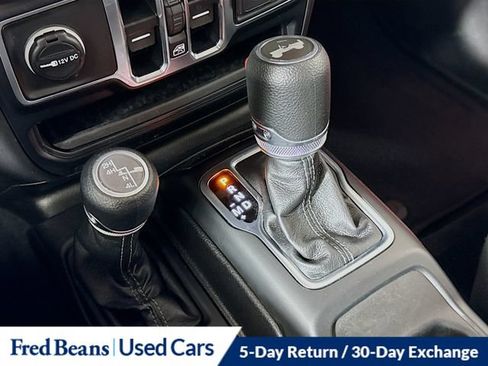 Used 2026 Jeep Wrangler Unlimited Sahara AWD/4WD image 23