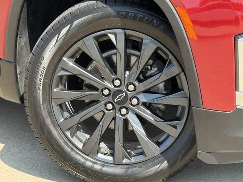 Used 2023 Chevrolet Traverse RS FWD image 38