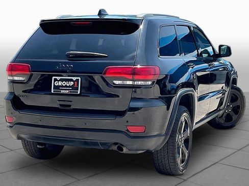 Used 2018 Jeep Grand Cherokee Laredo AWD/4WD image 13