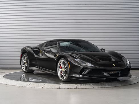 Used 2022 Ferrari F8 Tributo RWD image 9
