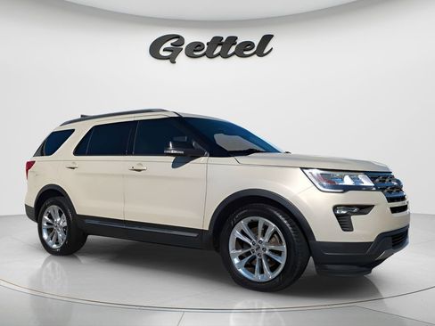 Used 2018 Ford Explorer XLT w/ Equipment Group 202A image 3