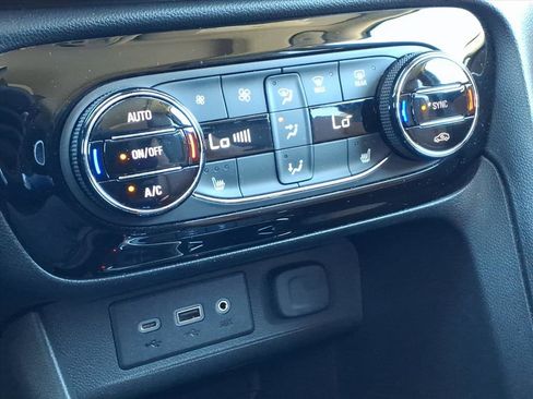 Used 2021 Buick Encore GX Essence w/ Experience Buick Package image 26