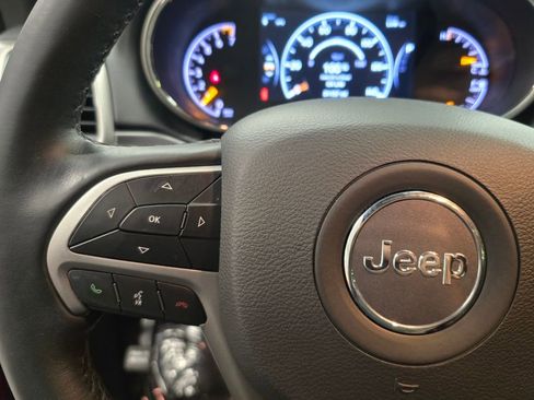 Certified 2022 Jeep Grand Cherokee Laredo X image 17