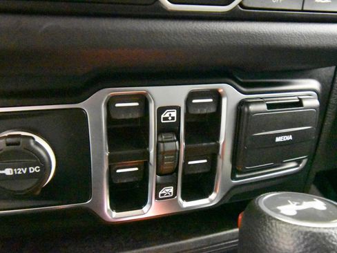 Used 2025 Jeep Wrangler Unlimited Sahara w/ Safety Group image 19