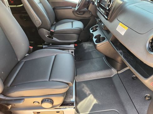 New 2025 Mercedes-Benz Sprinter 2500 image 3