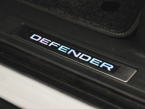 Used 2022 Land Rover Defender 110 SE AWD/4WD image 11