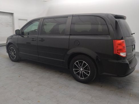 Used 2017 Dodge Grand Caravan SE image 3