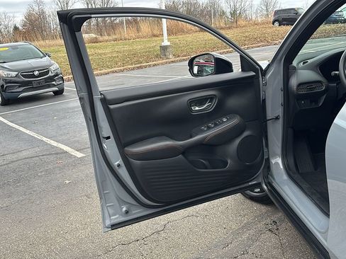 Used 2024 Honda HR-V Sport image 11