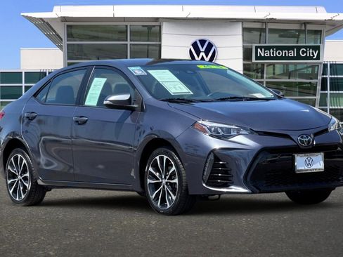Used 2018 Toyota Corolla SE FWD image 2
