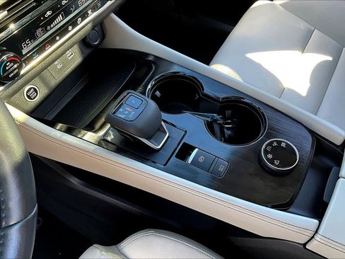 Used 2022 Nissan Rogue SL w/ SL Premium Package image 16