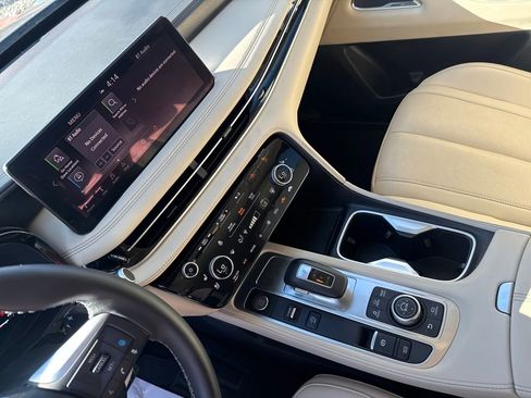 Used 2025 INFINITI QX60 Sensory w/ Vision Package image 14