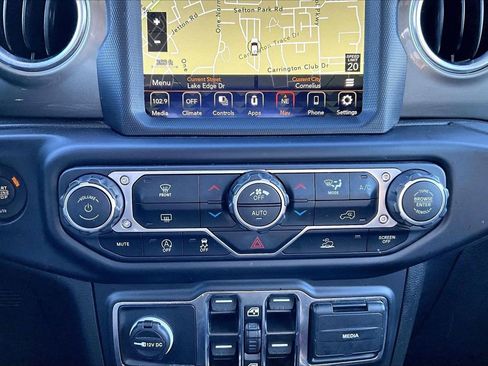 Certified 2023 Jeep Gladiator Overland image 18