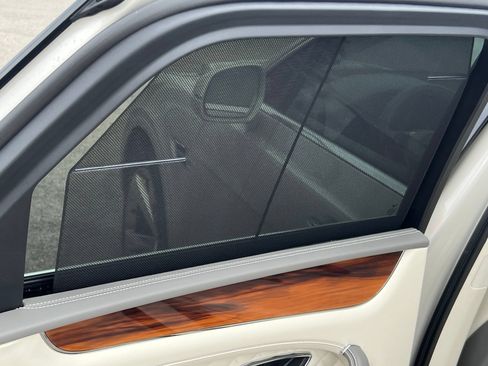 Used 2018 Bentley Bentayga AWD/4WD image 44