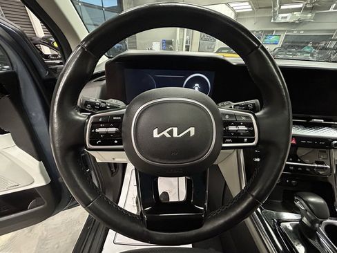 Used 2022 Kia Carnival SX Prestige image 12