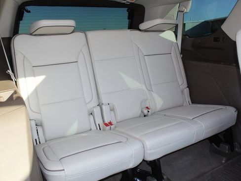 Used 2023 GMC Yukon Denali w/ Denali Reserve Package image 16