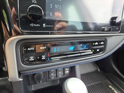 Used 2018 Toyota Corolla XSE FWD image 17