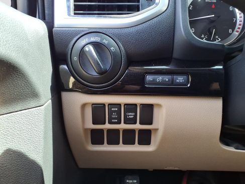 Used 2019 Nissan Titan SV w/ SV Convenience Package AWD/4WD image 26