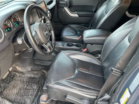 Used 2017 Jeep Wrangler Unlimited Sahara w/ Connectivity Group AWD/4WD image 19